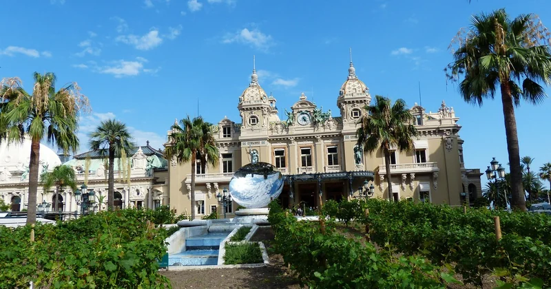Monte-Carlo et le port : architecture, jeux et spectacle